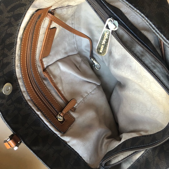 Michael Kors Signature Tote Bag With Chain Straps - Picture 5 of 8